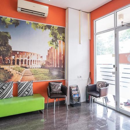 Reddoorz At Tirta Mansion Paramount Gading Cicayur Zewnętrze zdjęcie