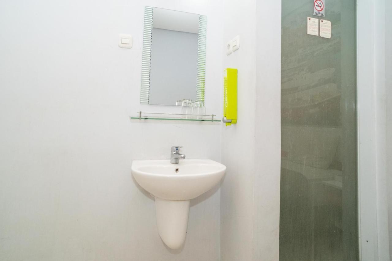 Reddoorz At Tirta Mansion Paramount Gading Cicayur Zewnętrze zdjęcie